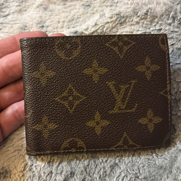 Men’s or Women’s Louis Vuitton Monogram Wallett! Rare and a vintage piece.7.5/10 - Picture 3 of 14